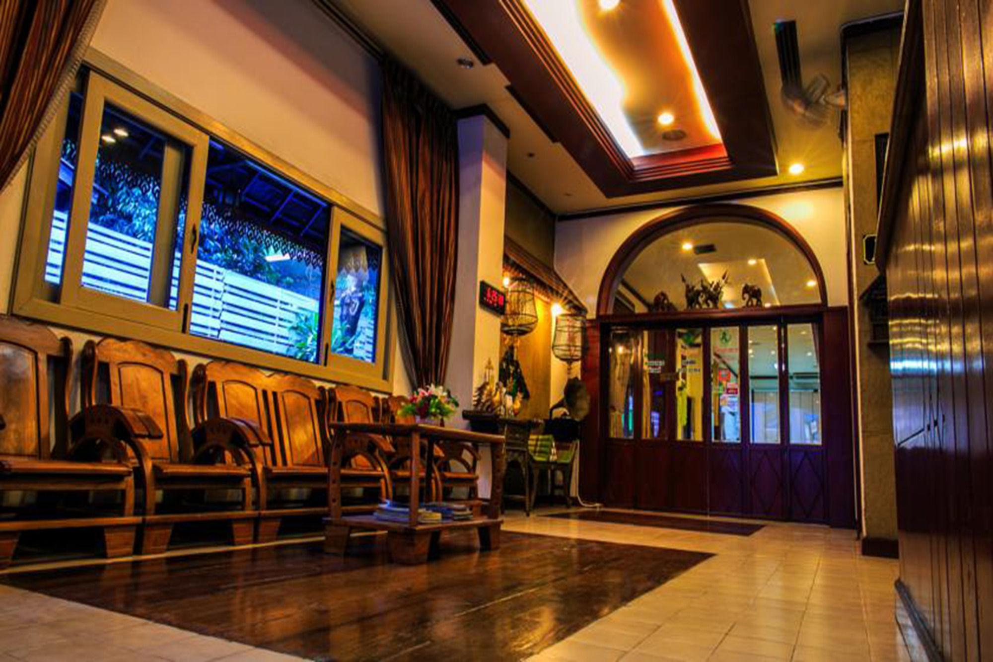Regent Lodge Лампанг Екстер'єр фото